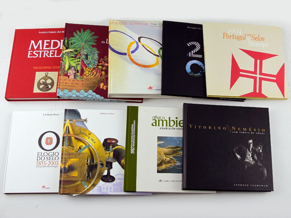 Pequena coleção de 9 livros Portugal em selos e temáticos dos CTT