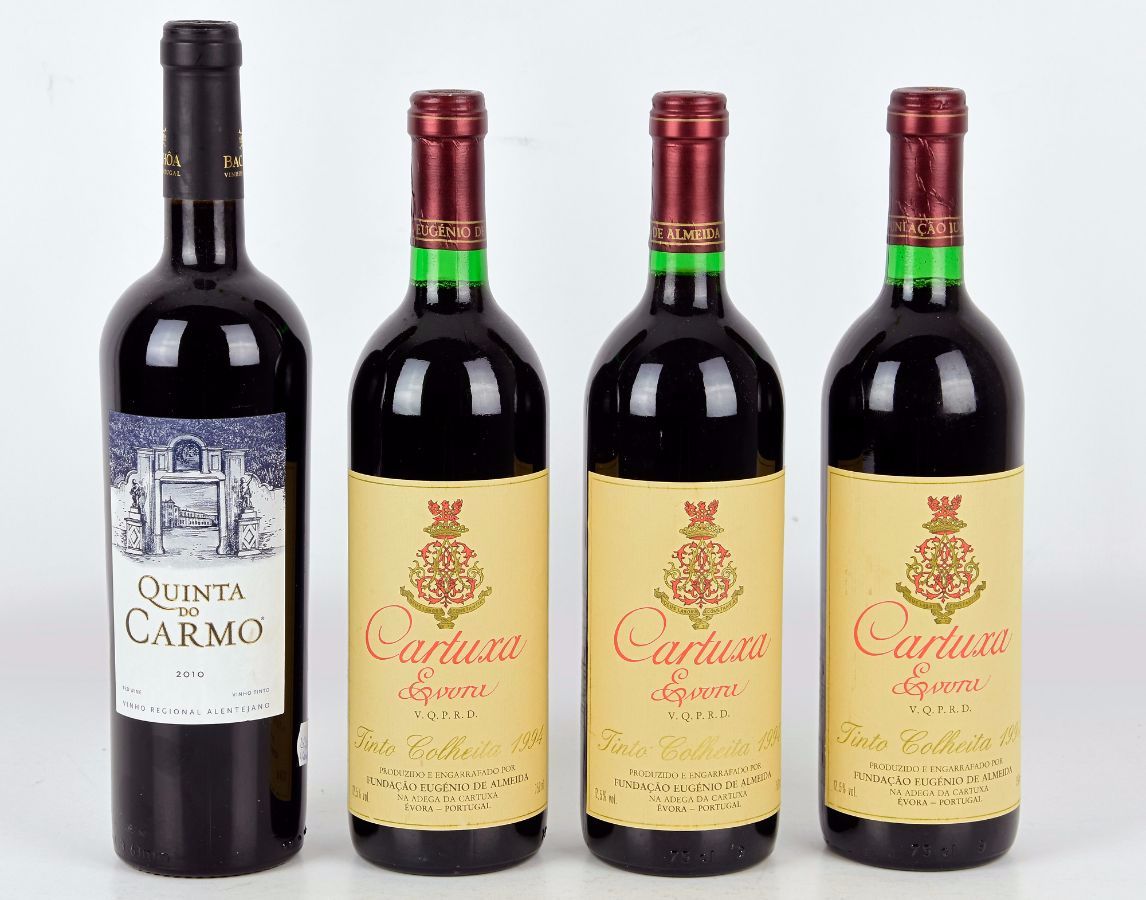 4 Garrafas de vinho
