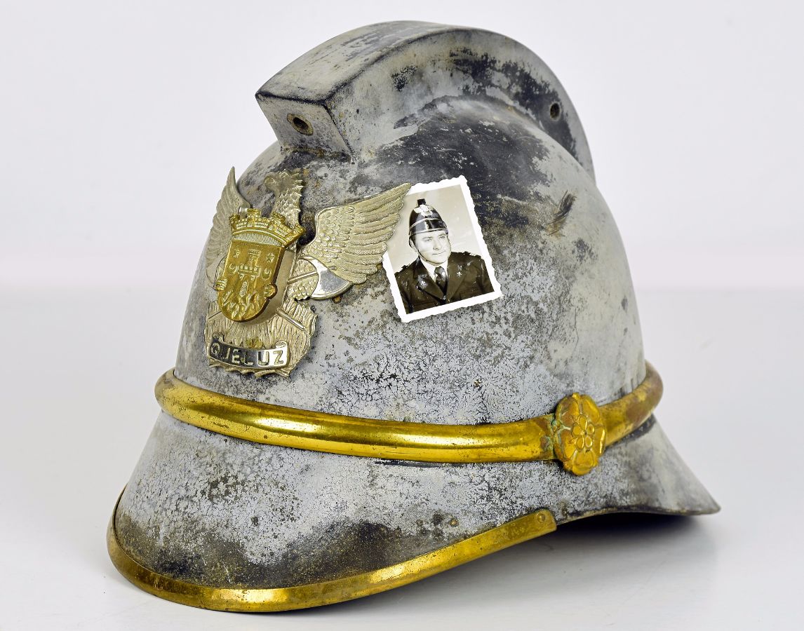 Capacete dos Bombeiros Voluntários de Queluz