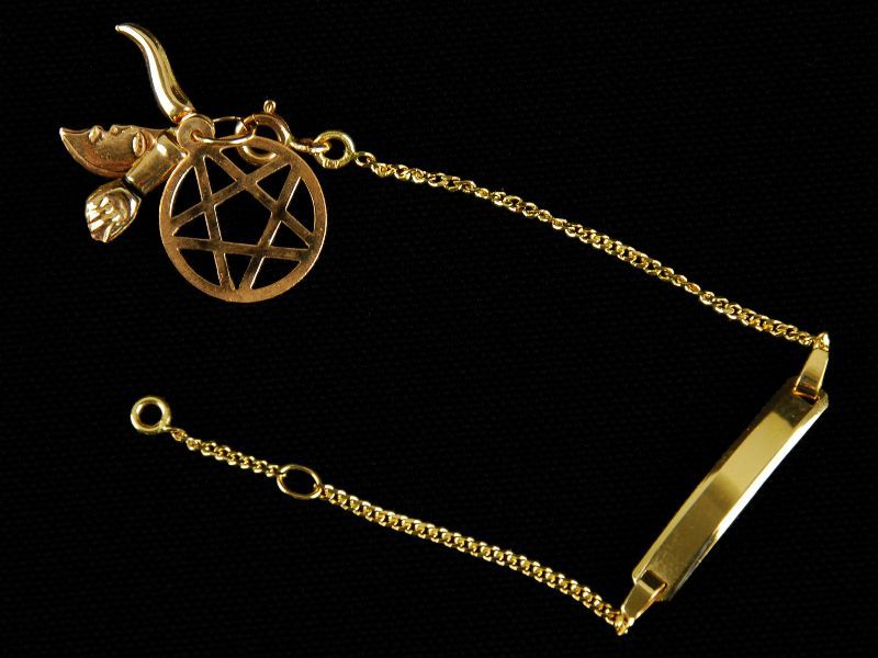 Pulseira de bébé e 4 Breloques em Ouro