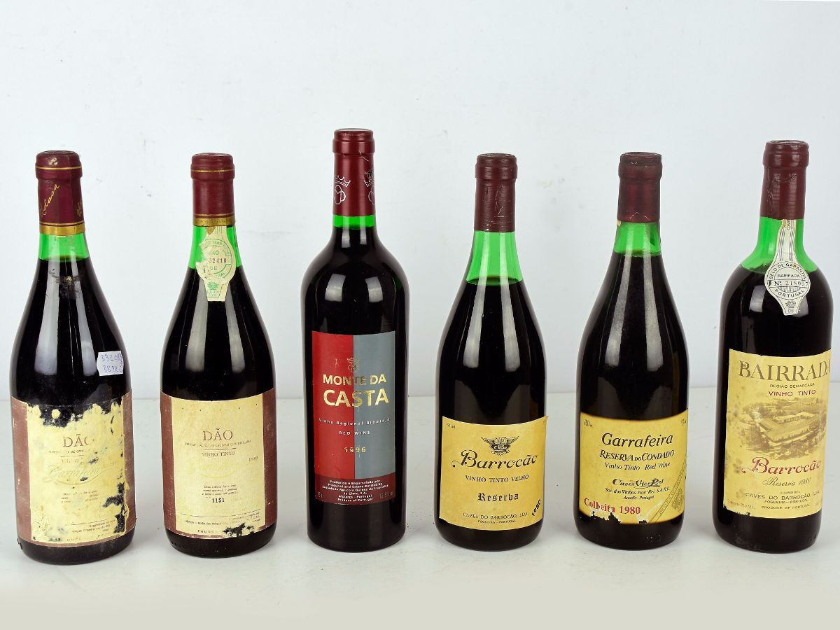 6 Garrafas de vinho Tinto