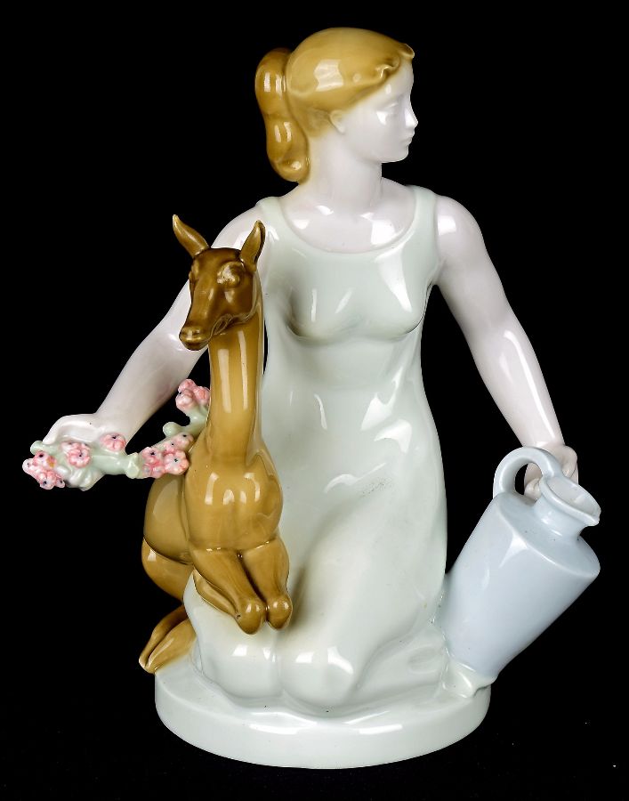Figura feminina com jarro e corsa