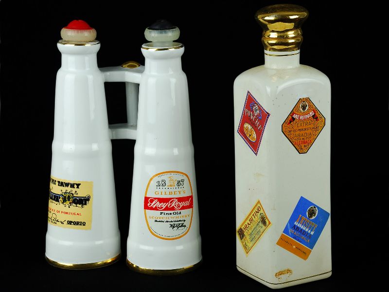 2 Garrafas de Licores em Faiança