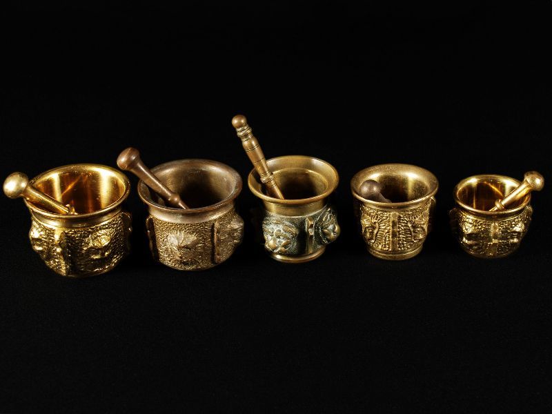 5 Almofarizes com as mãos