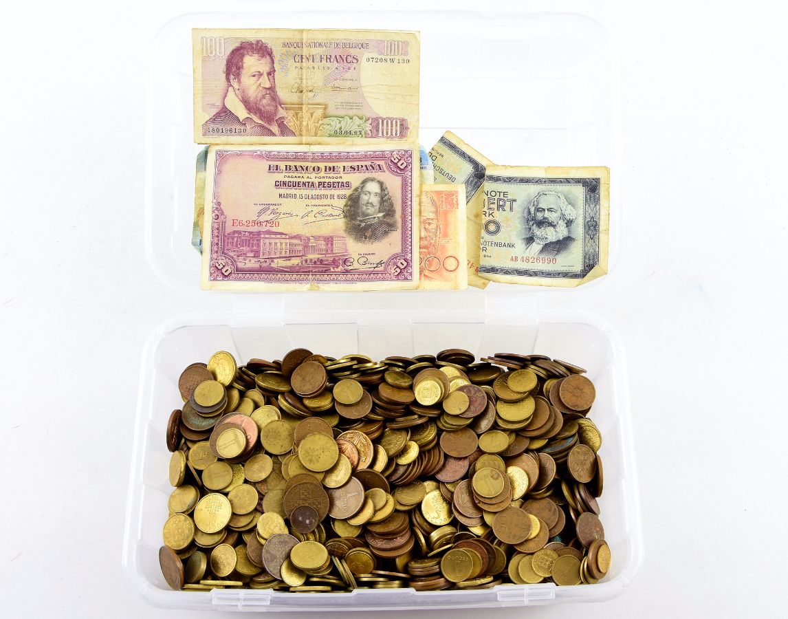 Colecção / acumulação de milhares de moedas de Portugal