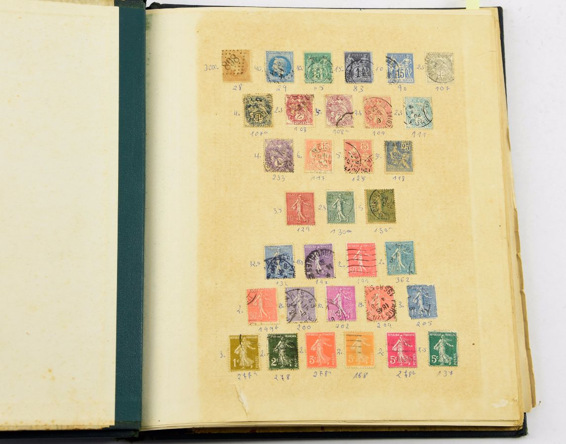 Colecção de 894 selos clássicos de países estrangeiros