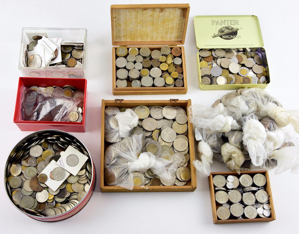 Lote de centenas de Moedas de Portugal e Estrangeiro