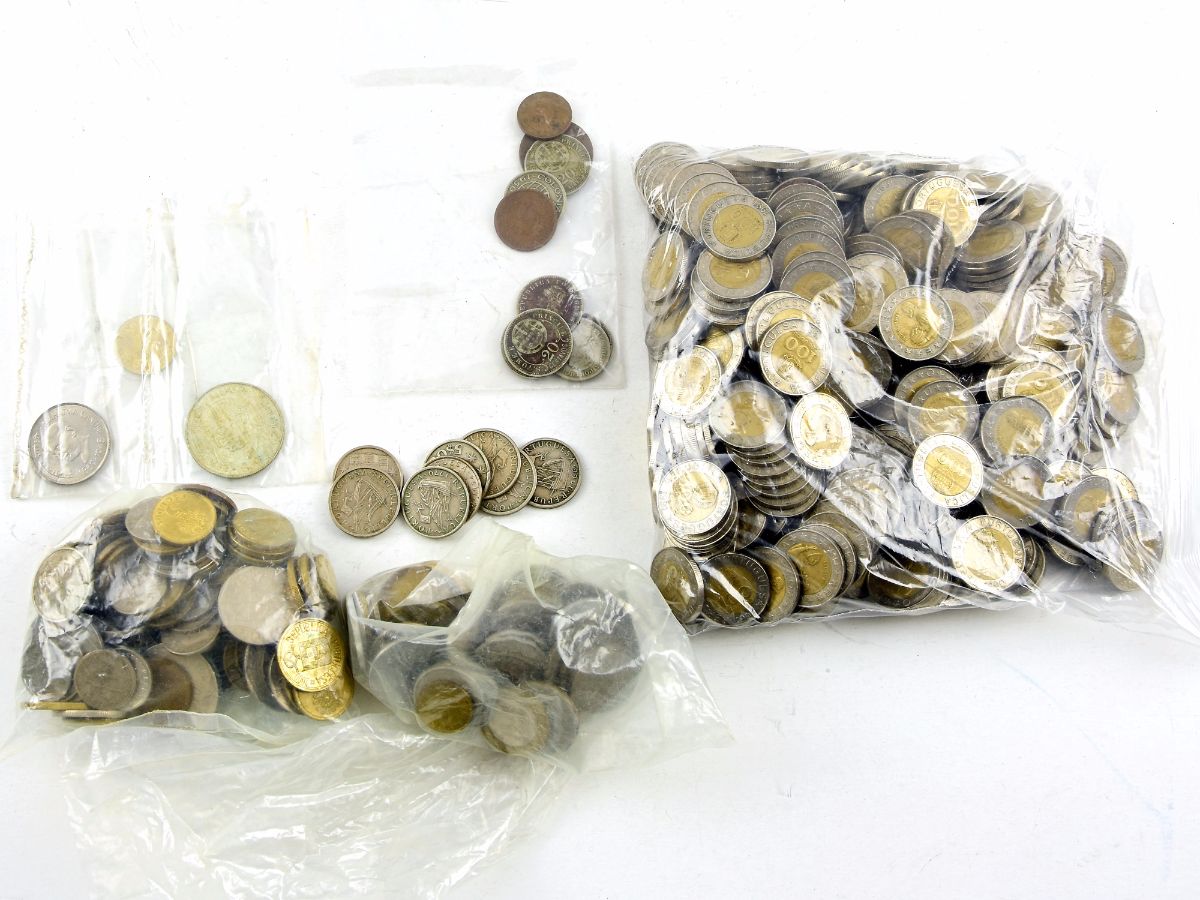 Coleção / acumulação de imensas moedas