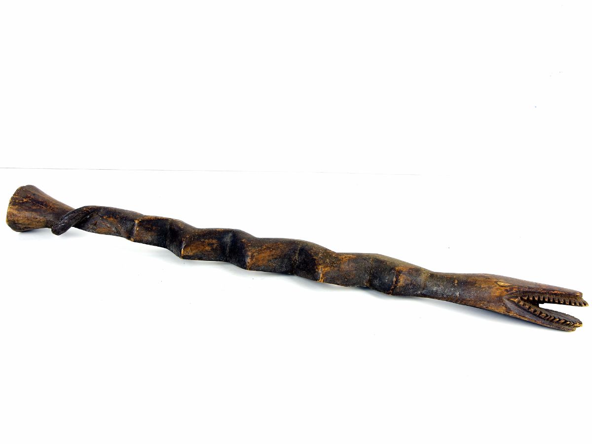 Bastão cerimonial com figura de cobra