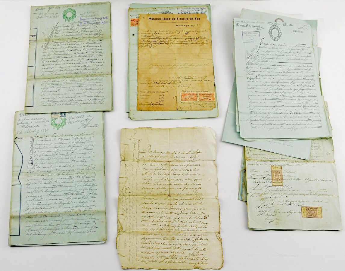 Colecção de dezenas de documentos manuscritos fiscais