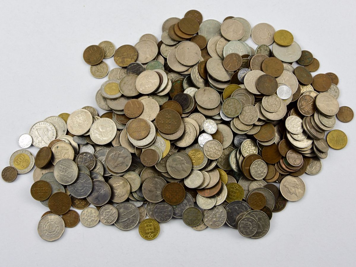 Colecção / acumulação de milhares de moedas antigas Portuguesas