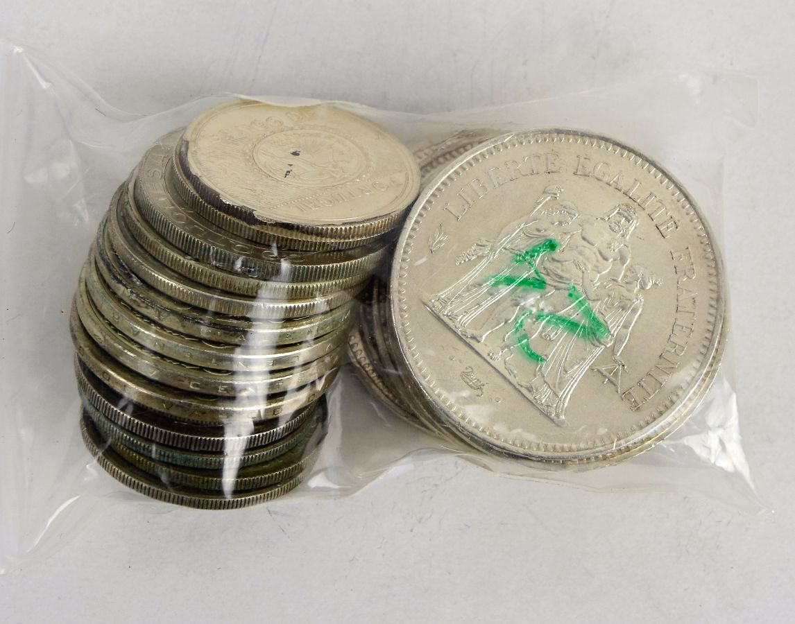 Coleção de 23 moedas de prata em estado MBC+ a soberbas