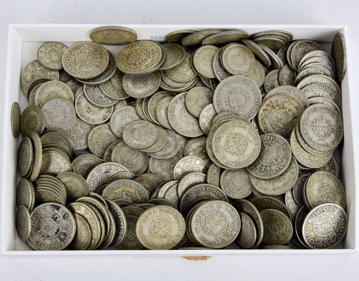 Coleção / acumulação de várias centenas de moedas em prata de Portugal