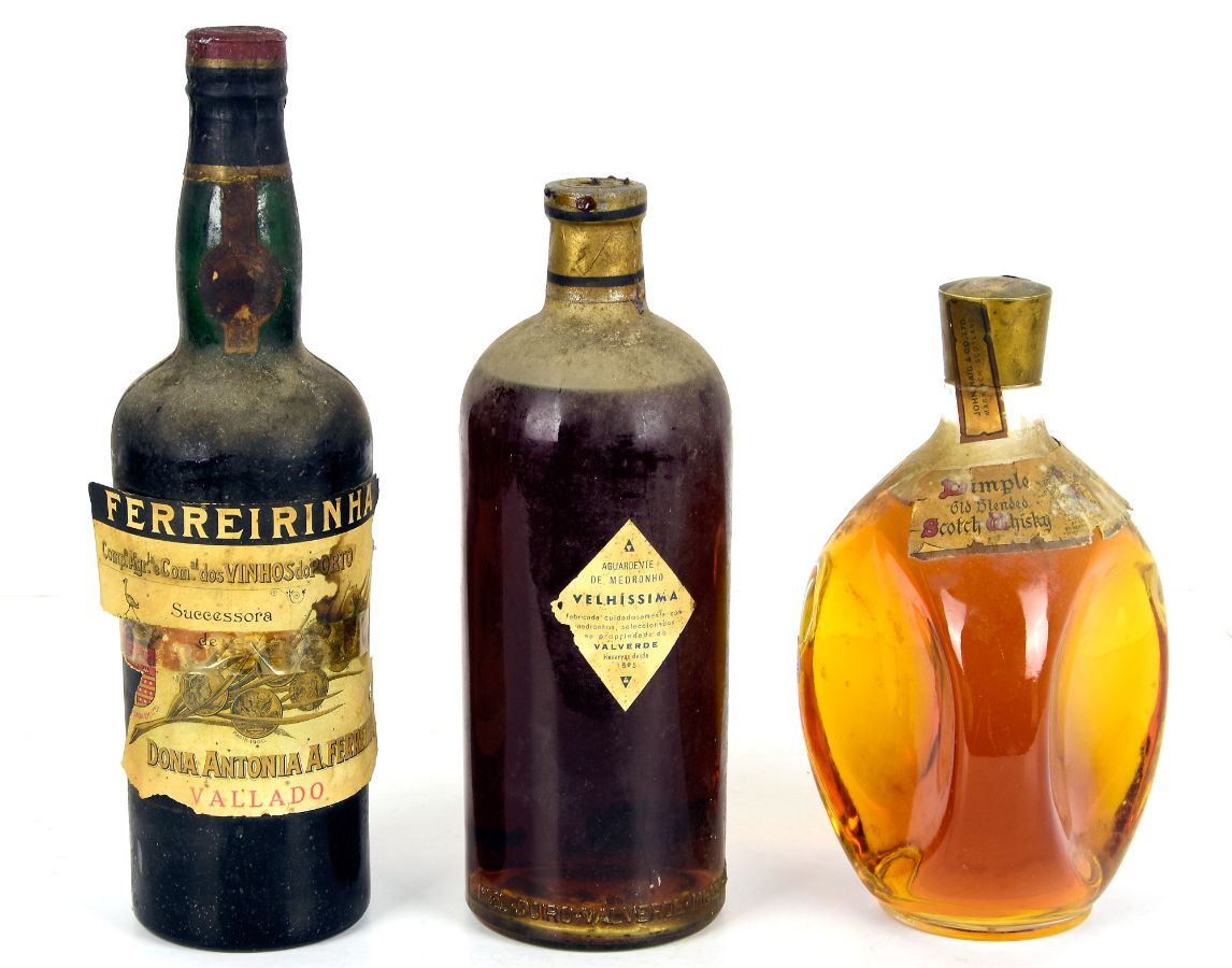 3 Garrafas de álcool diversas
