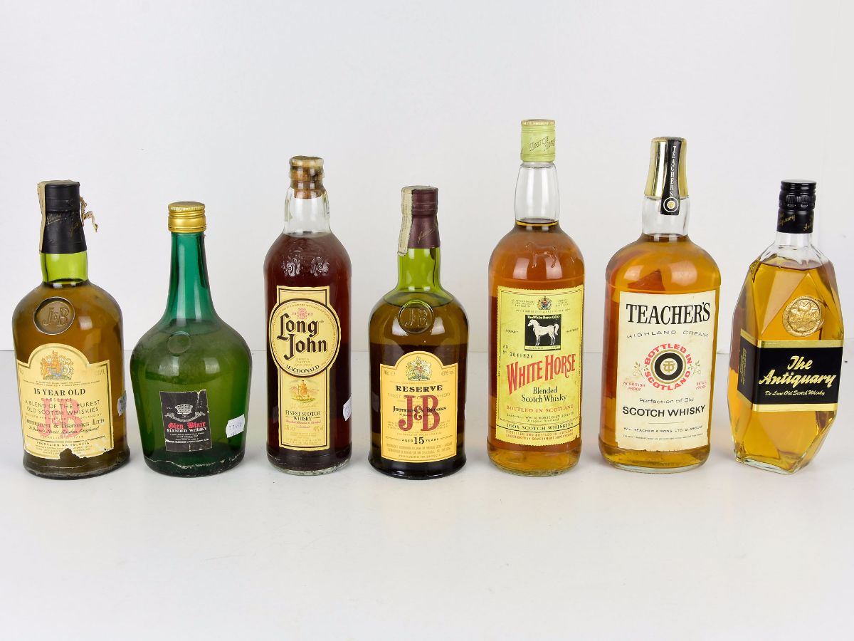 7 Garrafas de Whisky