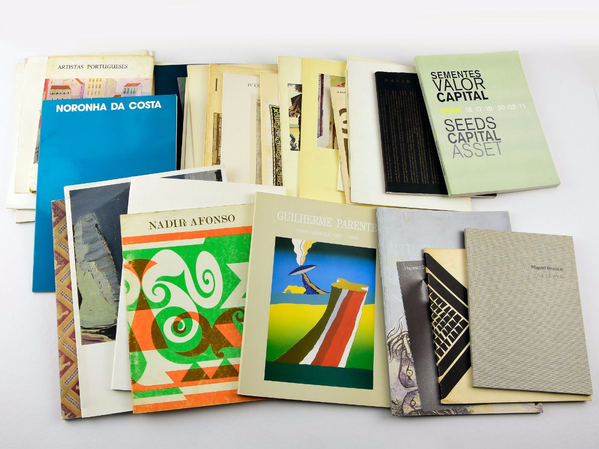 Lote de catálogos e folhetos de Arte (34)