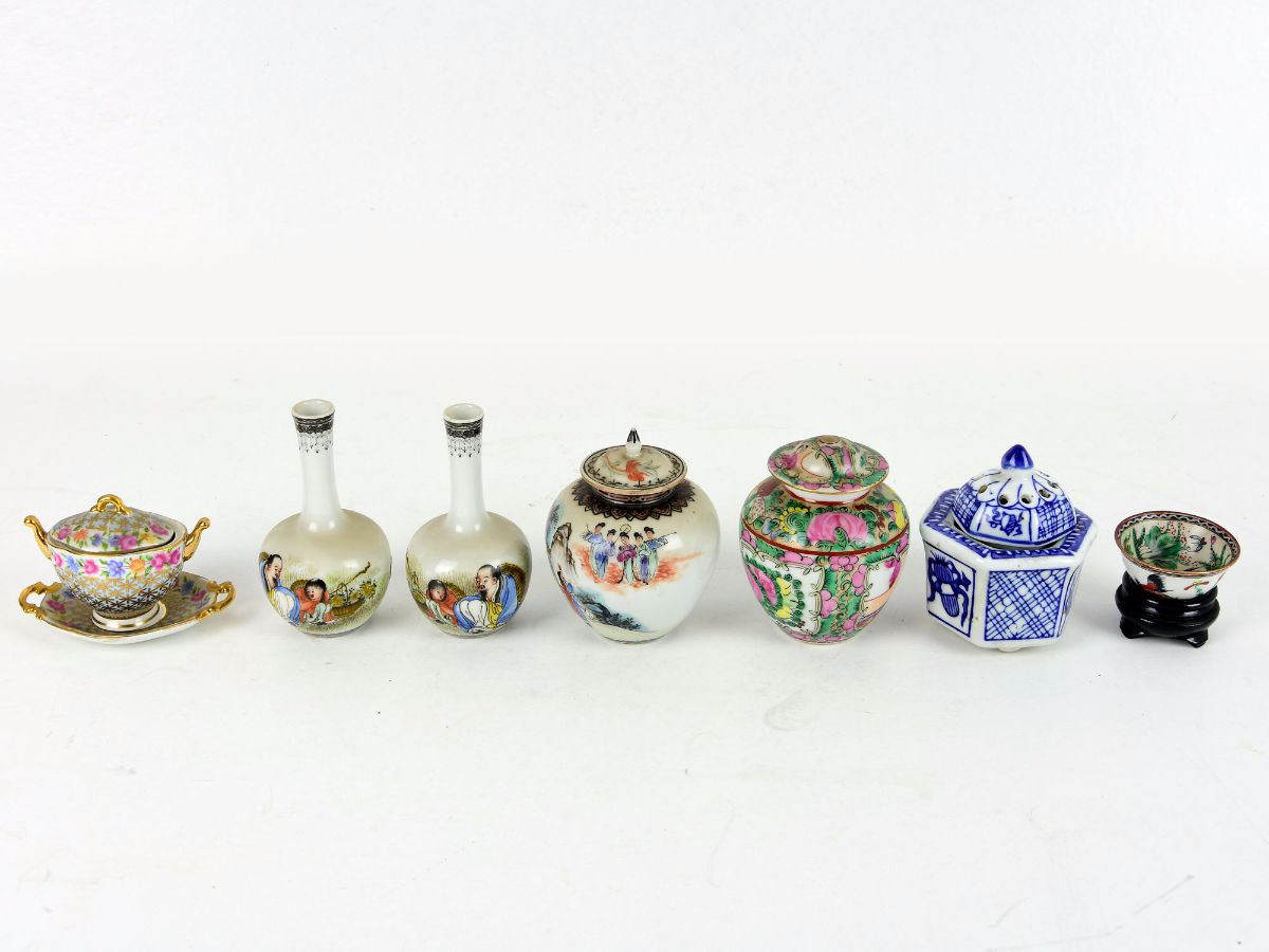 11 Peças miniatura em porcelana