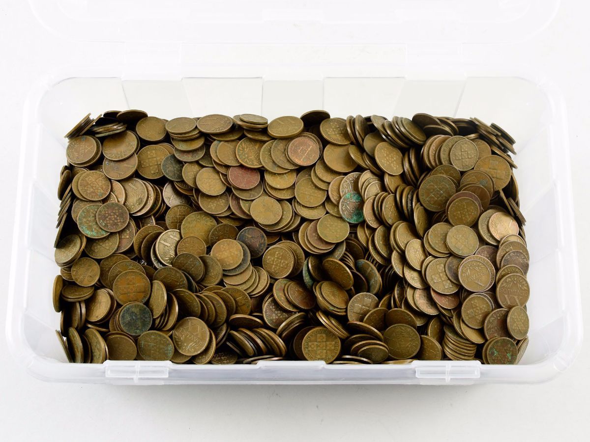 Colecção / acumulação de milhares de moedas antigas Portuguesas