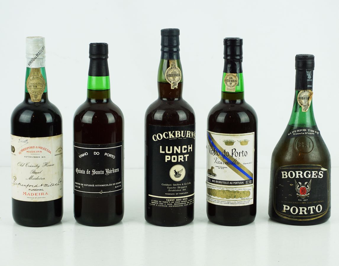 4 Garrafas de Vinho do Porto