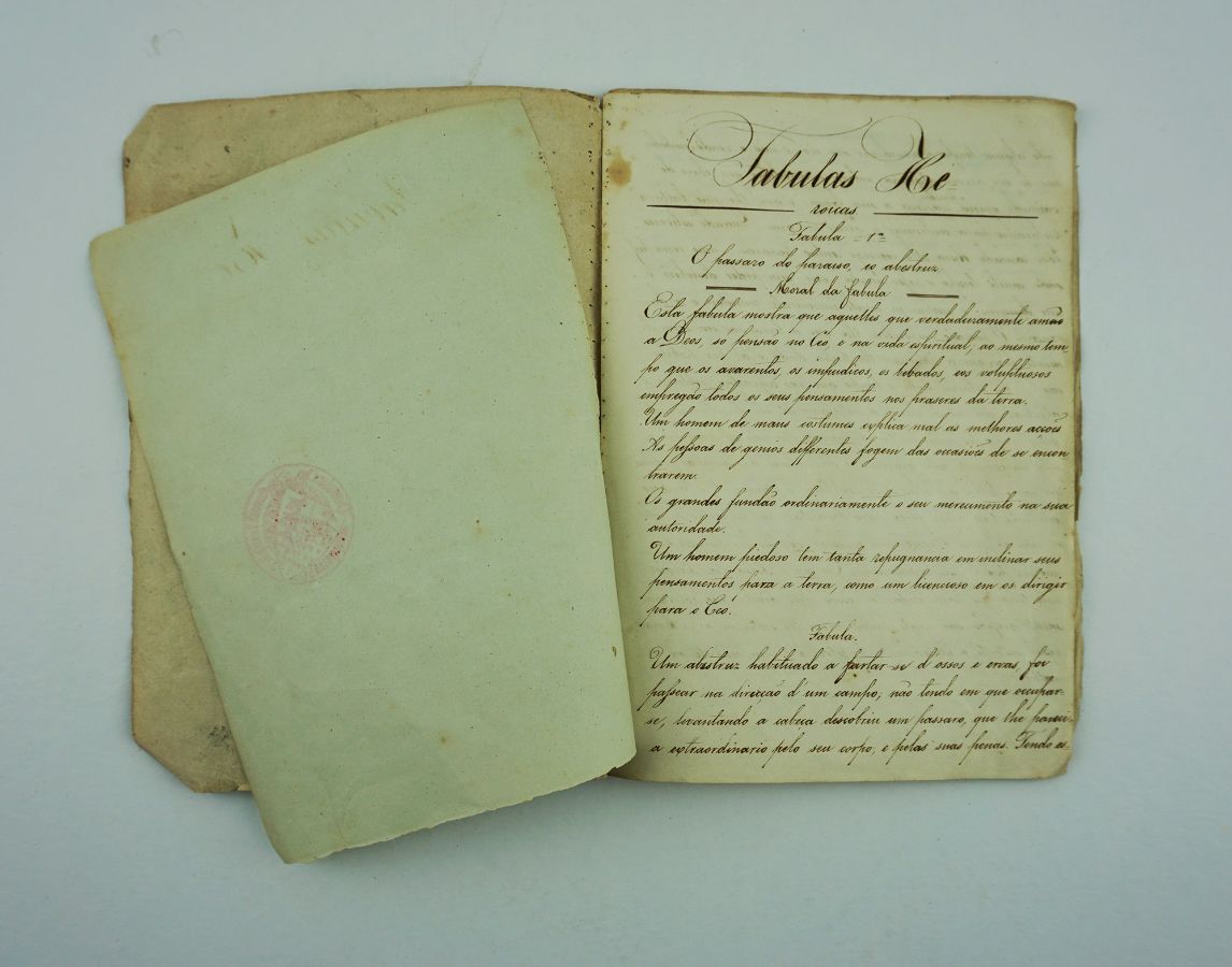 Folheto de 4 páginas manuscritas sobre Fábulas