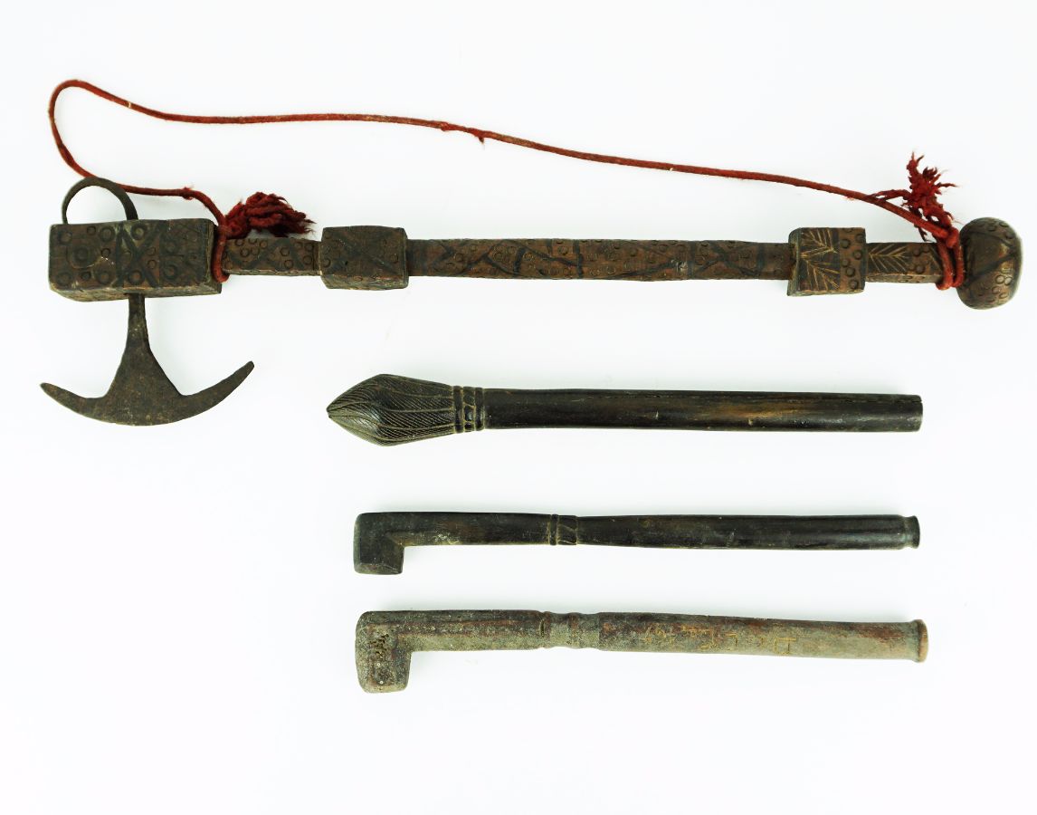 3 Bastões Africanos e Machado