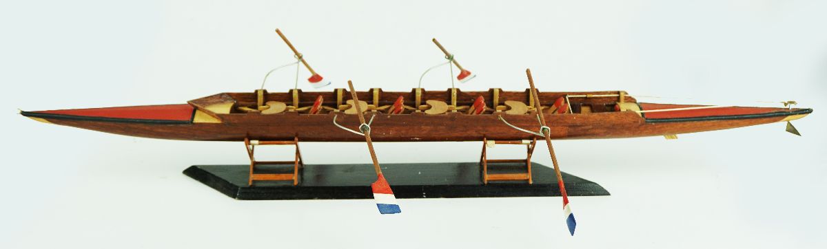 Maquete de barco de competição