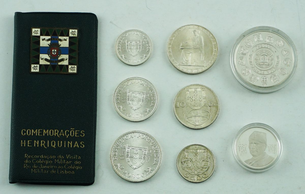 8 Moedas em Prata