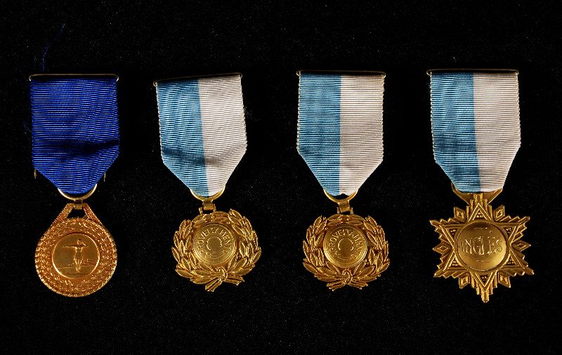 4 Medalhas de Mérito