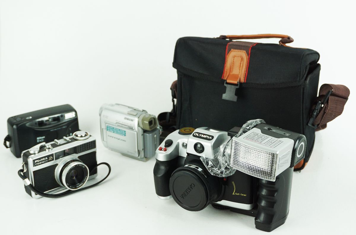 3 Máquinas Fotográficas e Máquina de Filmar