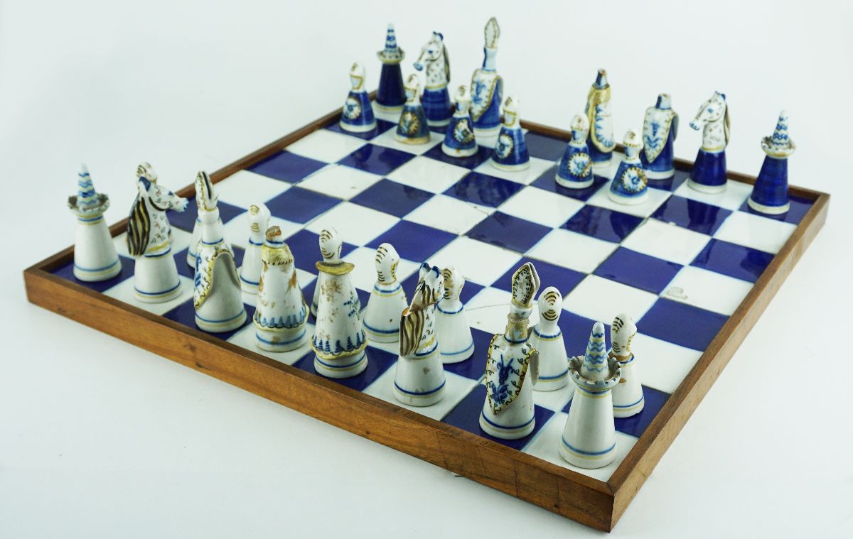 Tabuleiro com jogo de xadrez