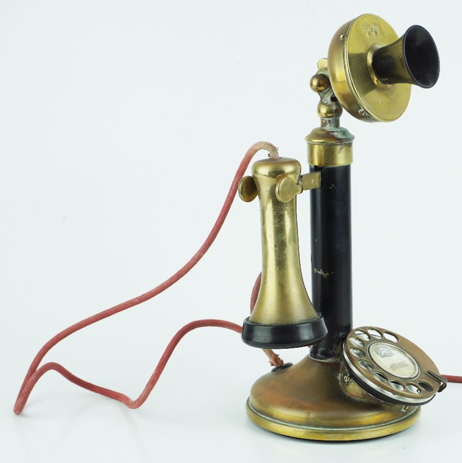 Telefone de mesa antigo