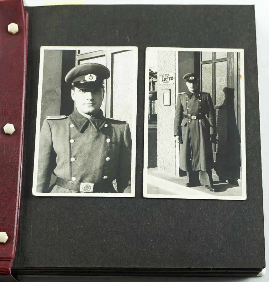 Álbum de Fotografias Antigo com Militares da Alemanha Democrática