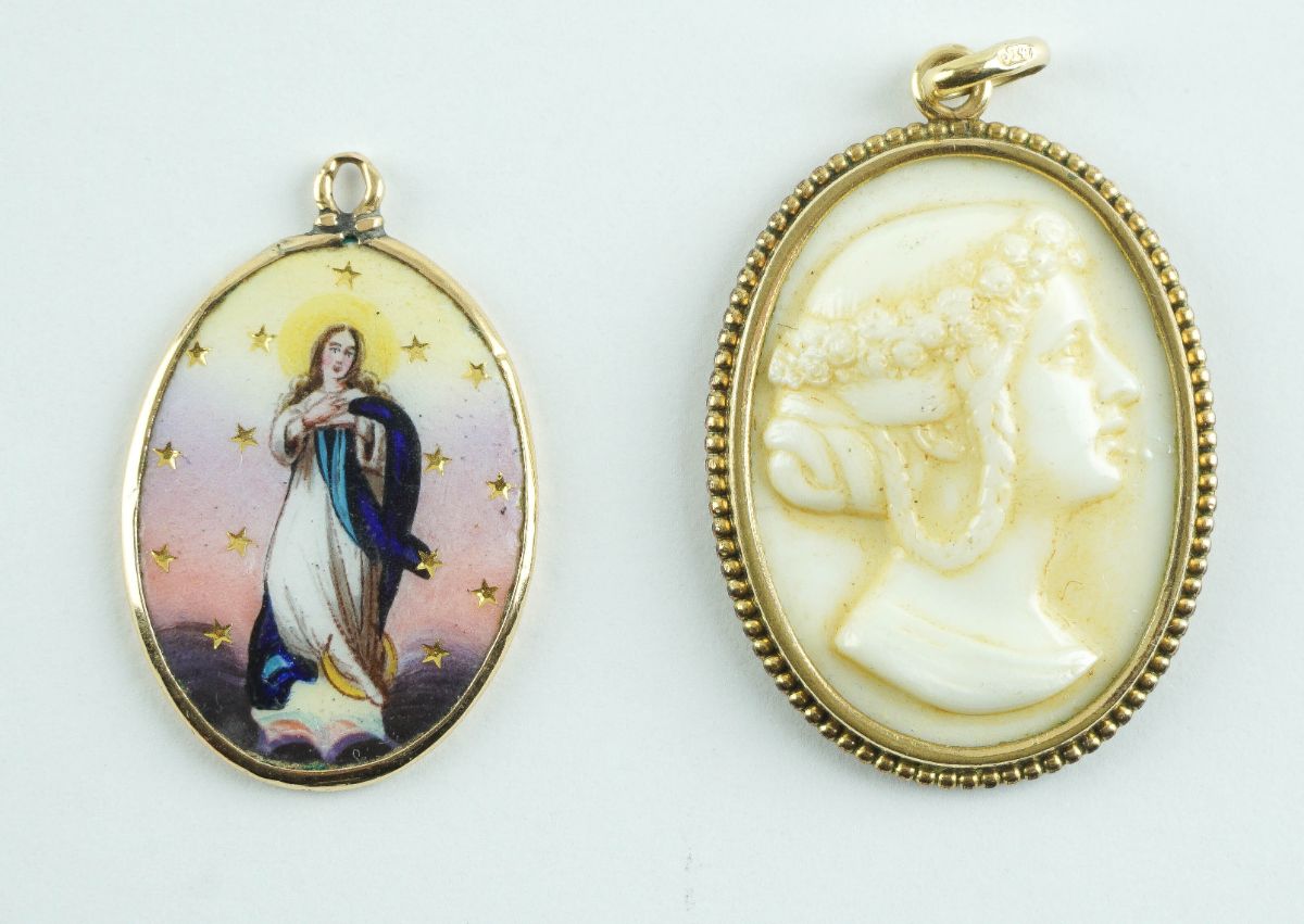 2 Pendentes