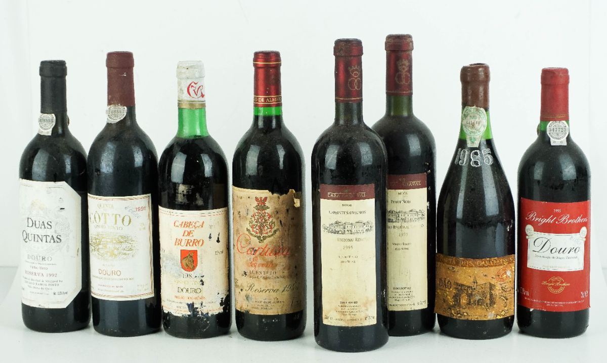 8 Garrafas de Vinho Tinto