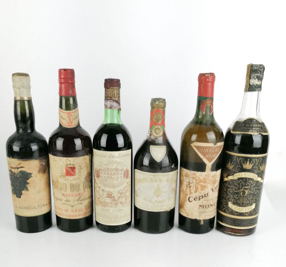 20 Garrafas de Vinhos