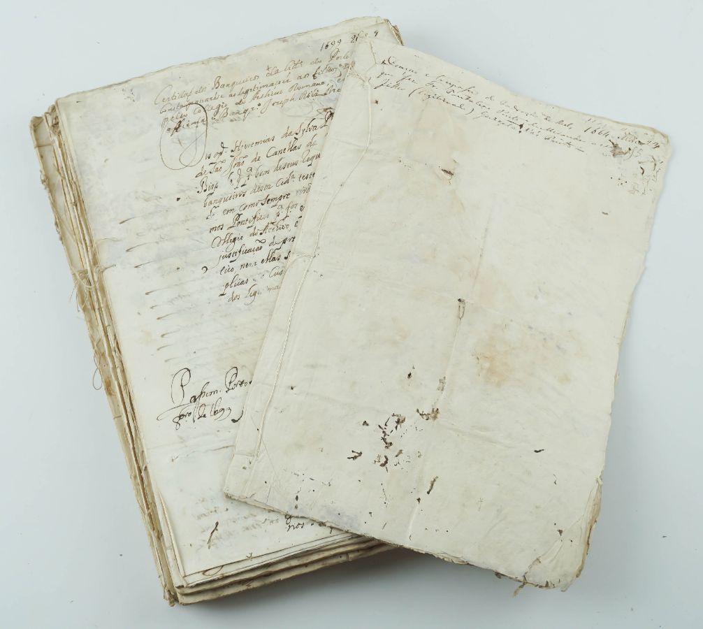 Colecção de dezenas de manuscritos do sec XVII sobre padroados