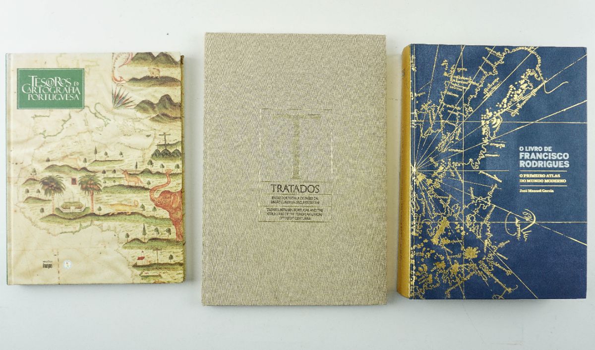 Conjunto de três Livros relacionados ao tema de Cartografia e Tratados