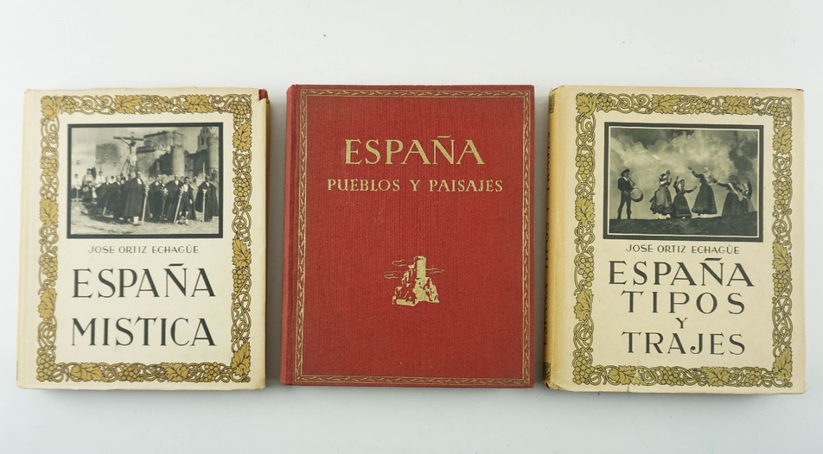 España – Tipos Y Trajes / Pueblos Y Paisajes / España Mistica