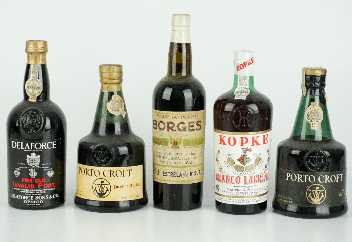 5 Garrafas de Vinho do Porto