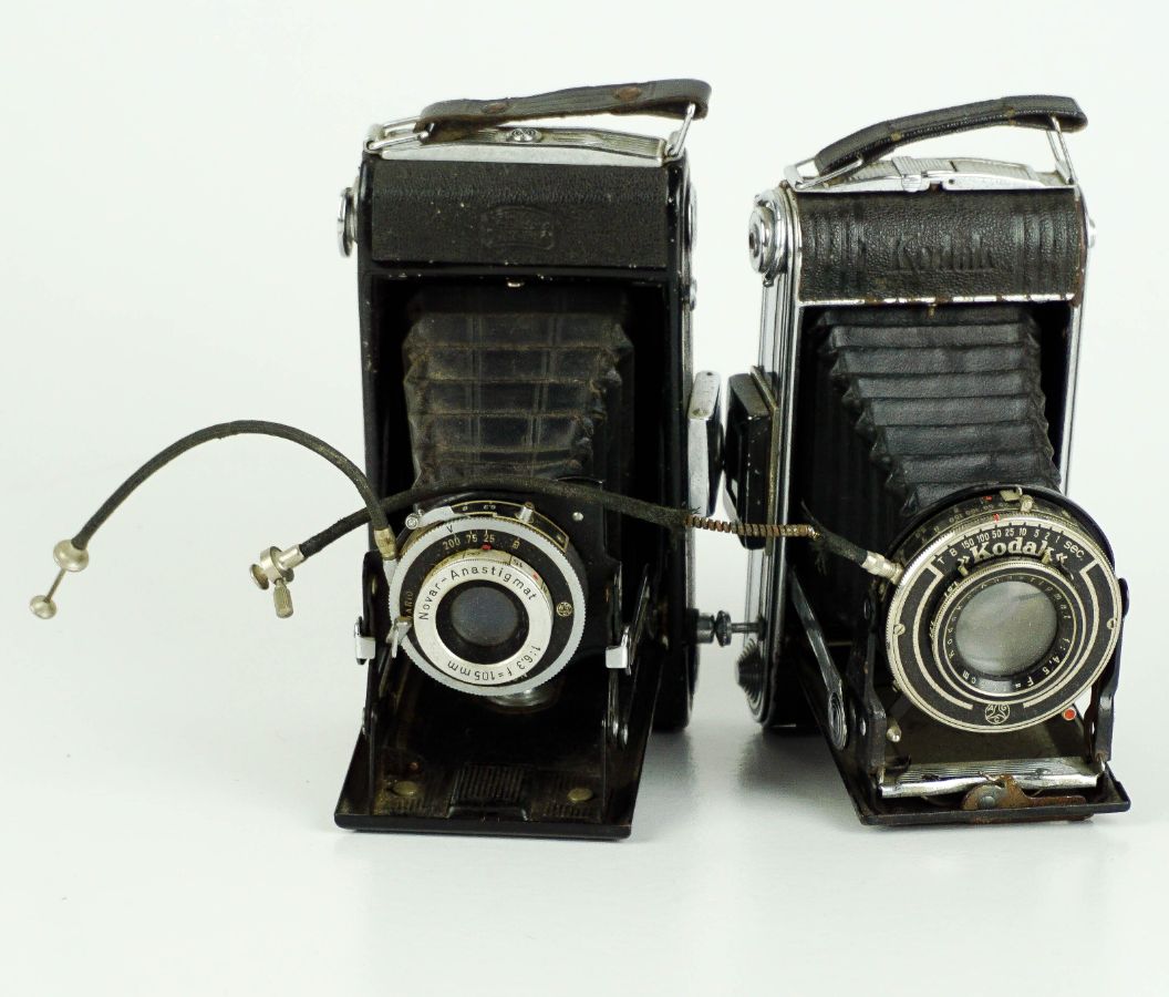 2 Aparelhos fotográficos de fole