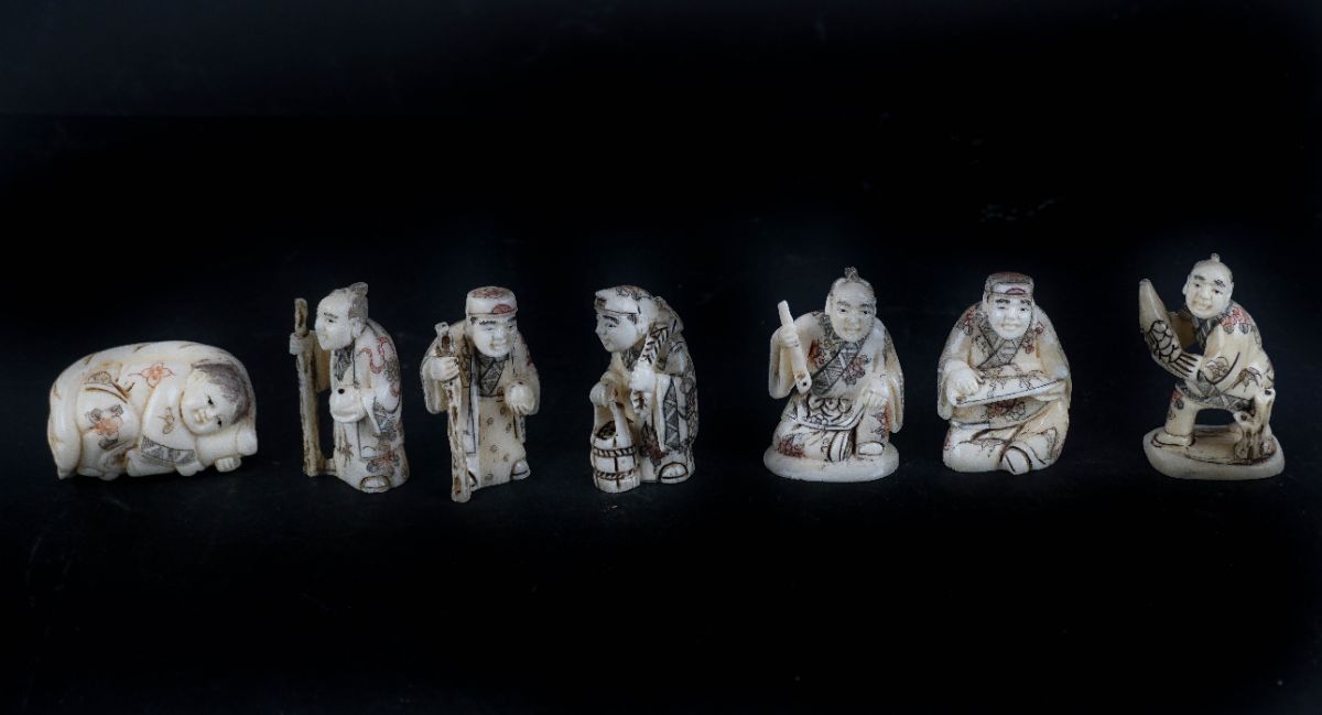 7 Netsuke / Okimono