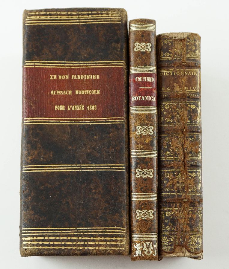 Três livros : Le Bon Jardinier , Elementos de Botânica e Dictionnaire Botanique et Pharmaceutique