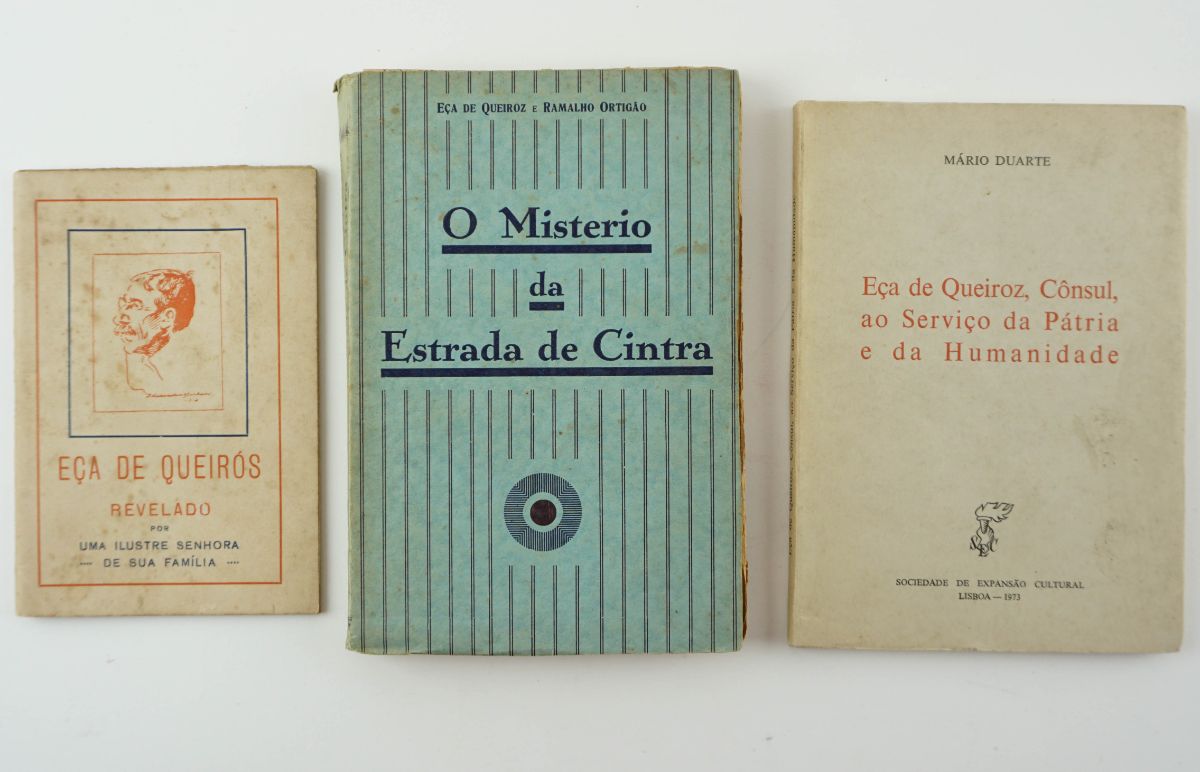 Um livro de Eça de Queirós e dois livros sobre Eça de Queirós
