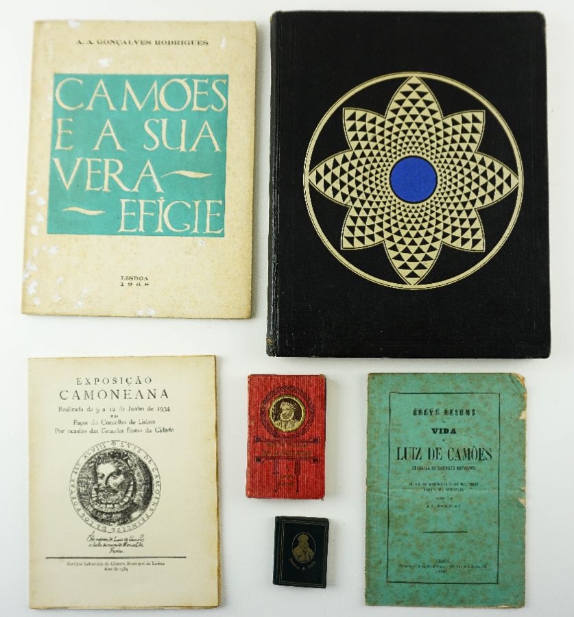 4 Livros Luis de Camões e duas brochuras