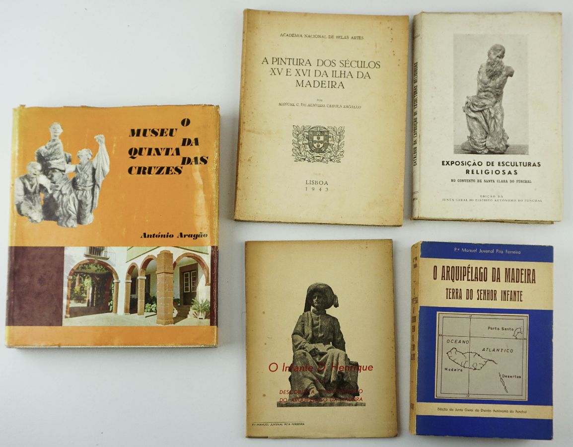 Conjunto de livros sobre o Arquipélago da Madeira