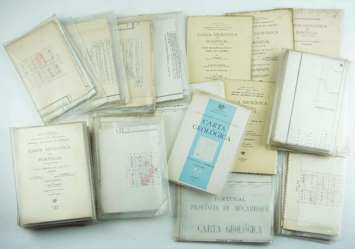 Conjunto de várias dezenas de cartas geológicas portuguesas