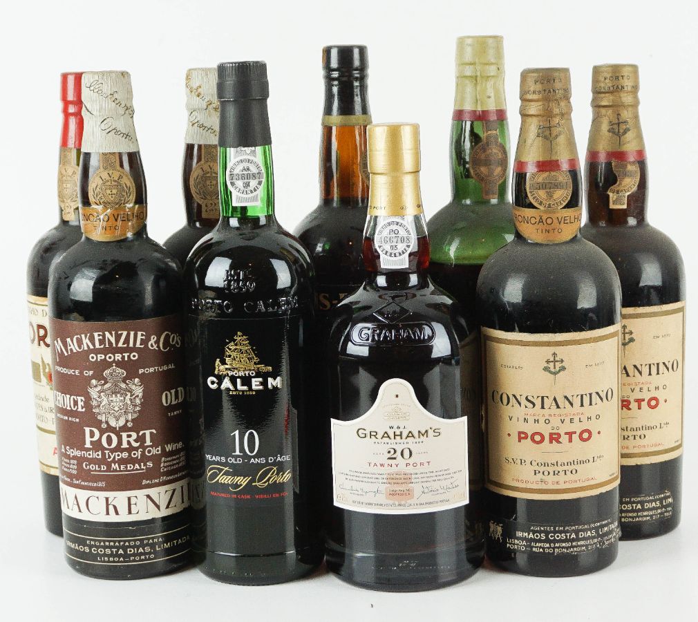9 Garrafas de Vinho do Porto