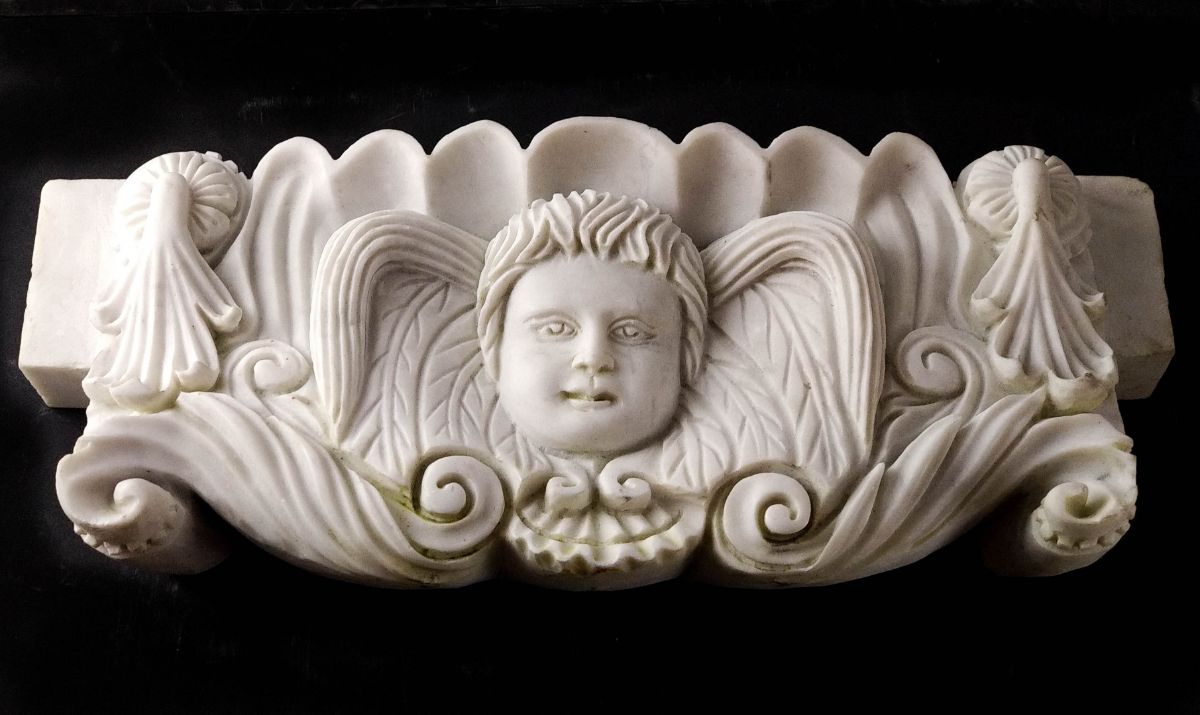 Escultura barroca com figura