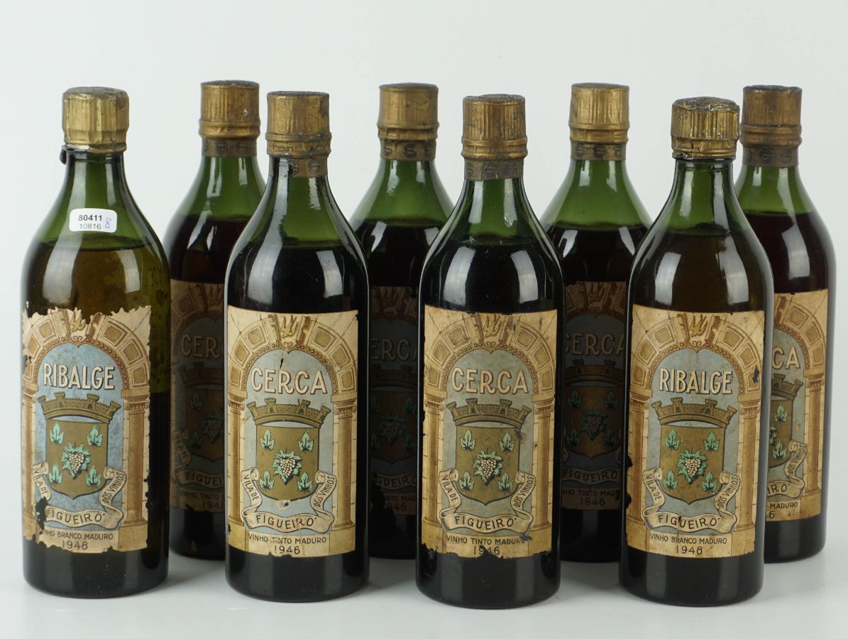 8 Garrafas de Vinho