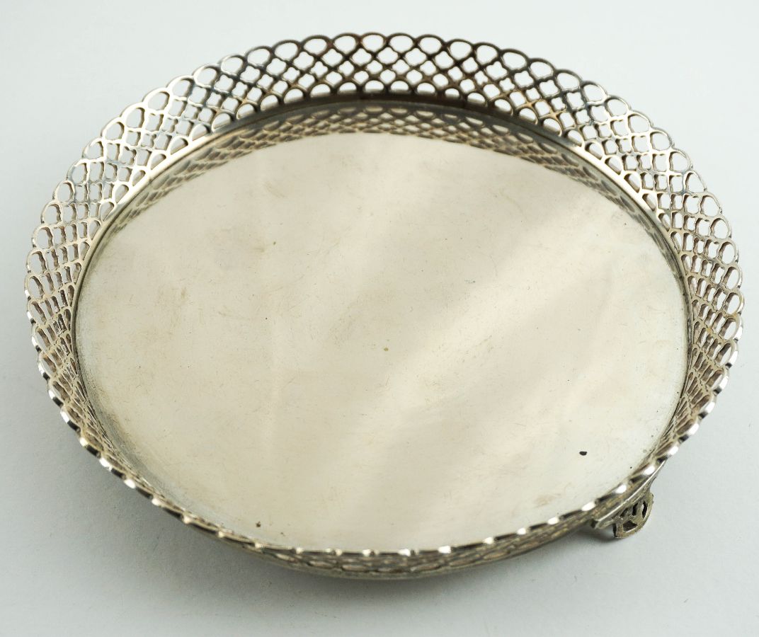 Salva de gradinha com 3 pés